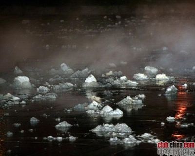 中華網論壇十周年--大貨車載電石一路狂奔燃燒 火龍震撼目擊者(圖)【轉】--網友影響中國--全國最大社區(qū)媒體