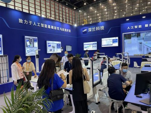 深蘭科技攜新品閃耀第四屆河南教育裝備博覽會(huì)，引領(lǐng)教育智能化新浪潮